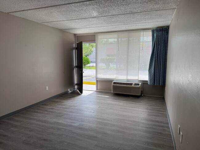 Foto del edificio - 5020-161 Irlo Bronson Olam Studio Apartments - 2nd month FREE RENT!!!