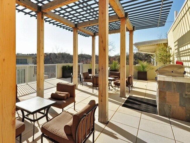 Building Photo - 1600 Barton Springs Rd