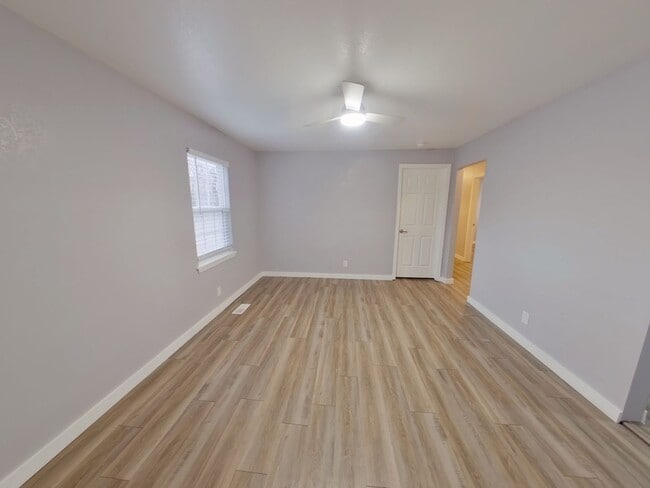 Building Photo - *4321 E Bayley St