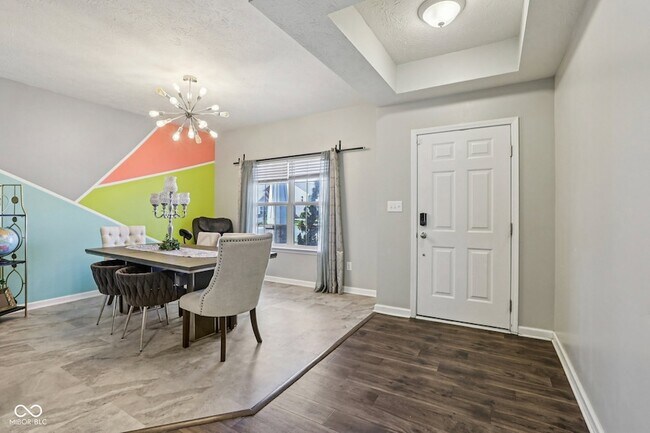 Foto del edificio - 6673 Laurelwood Dr