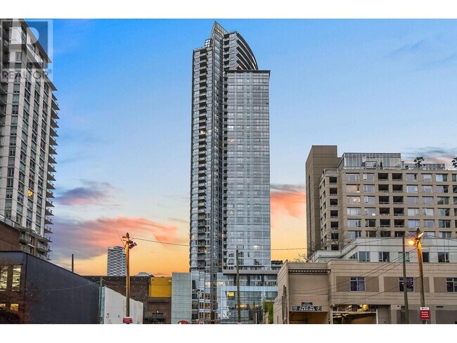 Building Photo - 3303-833-2833 Seymour St