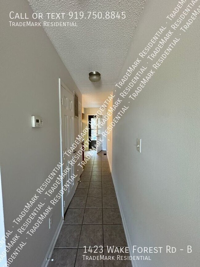 Foto del edificio - 1423 Wake Forest Rd