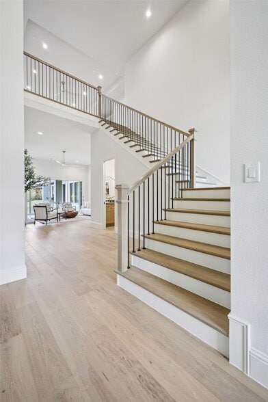 Photo - 3845 Van Ness Ln House