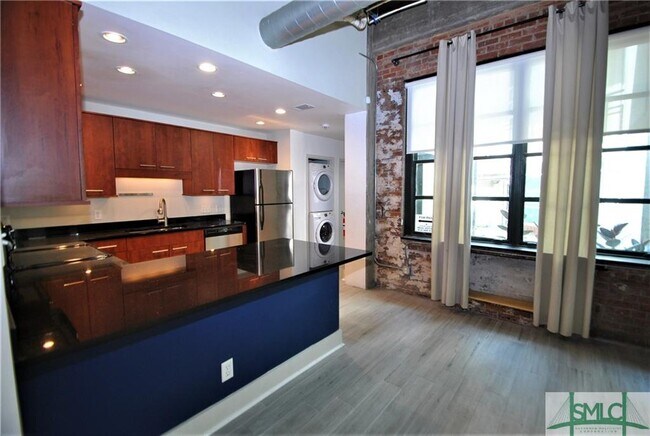 Building Photo - 528 Selma St