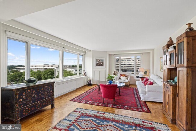 Foto del edificio - 2475 Virginia Ave NW