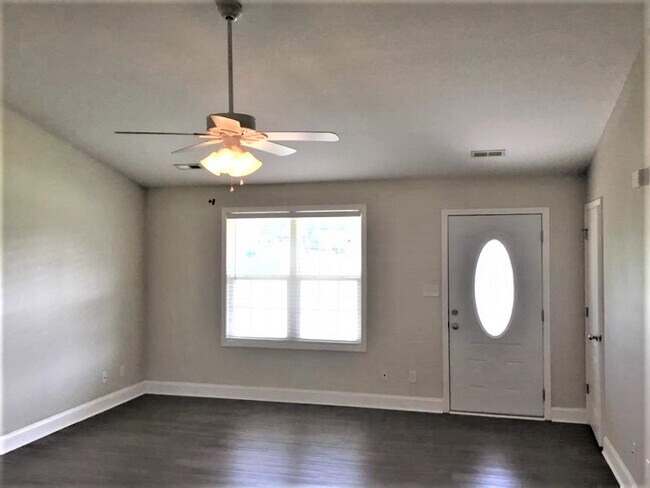Foto del edificio - 6515 Mission Springs Ln