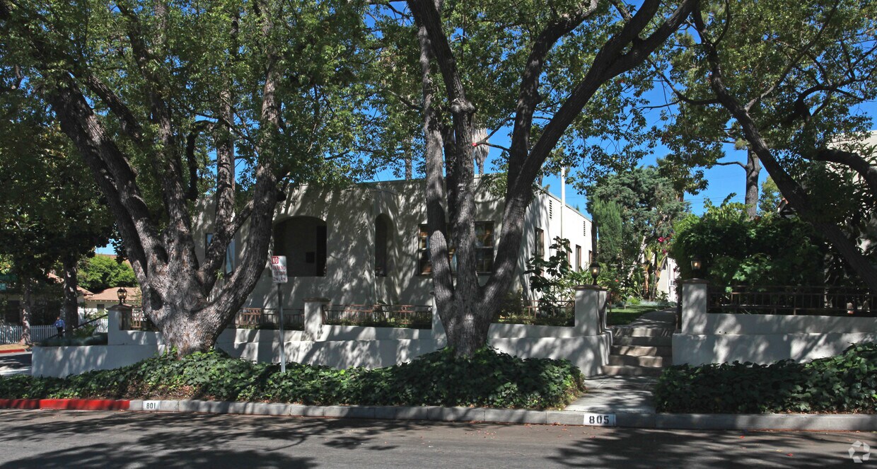 Building Photo - 801 E Tujunga Ave