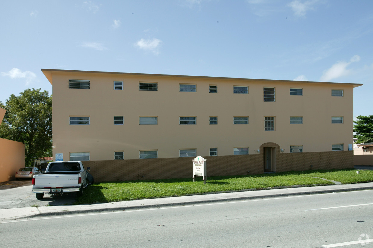 Primary Photo - Royal Palm Apartments