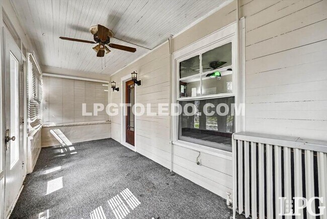 Foto del edificio - 3822 Lockwood Ave