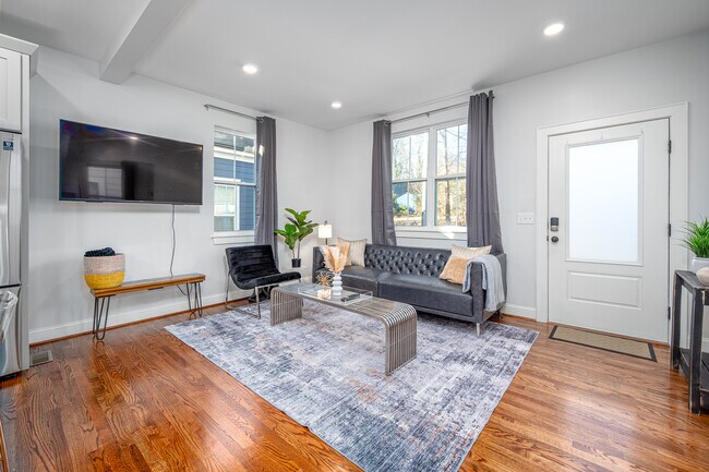 Building Photo - 303 Spruce St