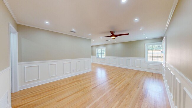 Foto del edificio - Stunning 4 Bedroom, 2 Bath Home in the Hea...