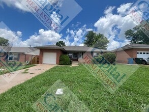 Building Photo - 205 W Kerr Dr