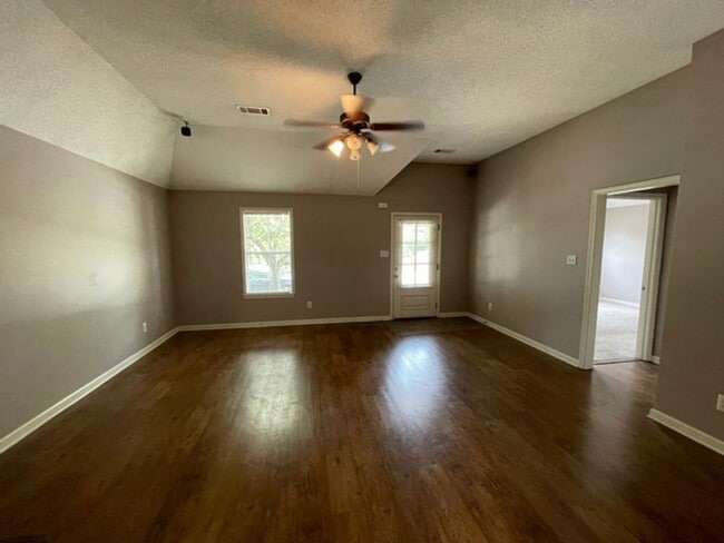 Building Photo - Awesome Home for Rent!!!! UNDER REPAIR