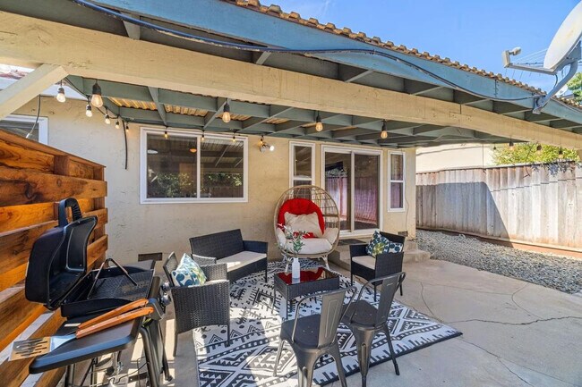 Building Photo - 945 Kingfisher Dr