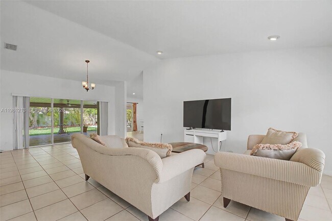 Foto del edificio - 19920 Cutler Ct