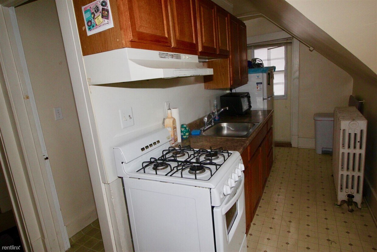 Foto del edificio - Studio, 1 bath  - 820 E Kingsley St Apt 5 #5