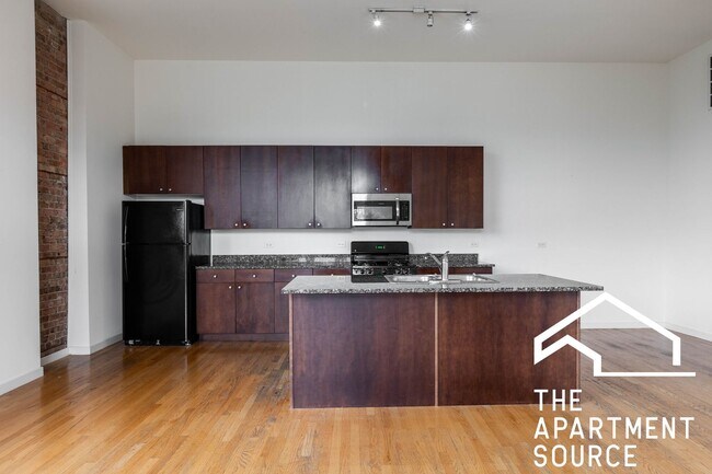 Foto del edificio - 2401 W North Ave