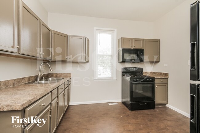 Foto del edificio - 14522 S Short St