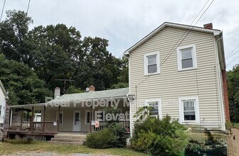 Building Photo - 386 Round Hill Rd