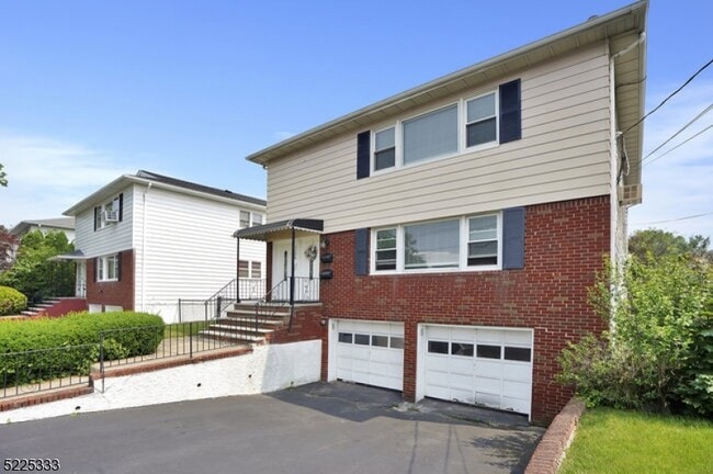 Building Photo - 2534 Spruce St