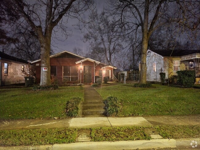Building Photo - 707 4th Ct W