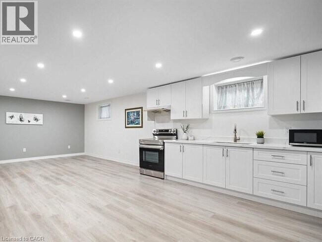 Photo du bâtiment - 8 Hopkins St