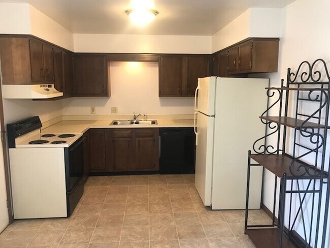 Building Photo - 5412-5418 Cresthaven Ln