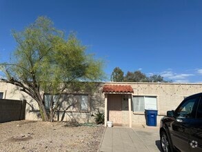 Building Photo - 2621 S Calle Yucatan