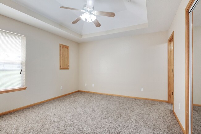 Foto del edificio - Large 3 Bdrm 2 Bath - Pleasant Hill