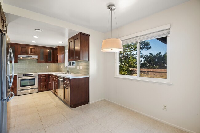 Foto del edificio - 28709 Leacrest Dr