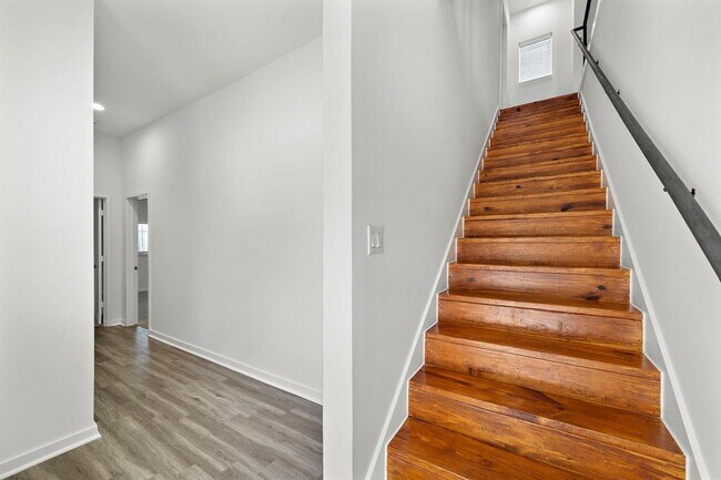 Foto del edificio - 5920 Fairdale Ln