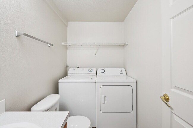Foto del edificio - 4 bedroom 2.5 bath home