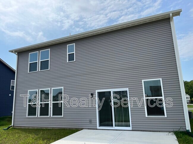 Foto del edificio - 4818 Summerfield Dr