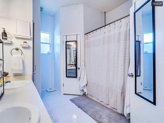 Foto del edificio - 2131 Cervin Blvd