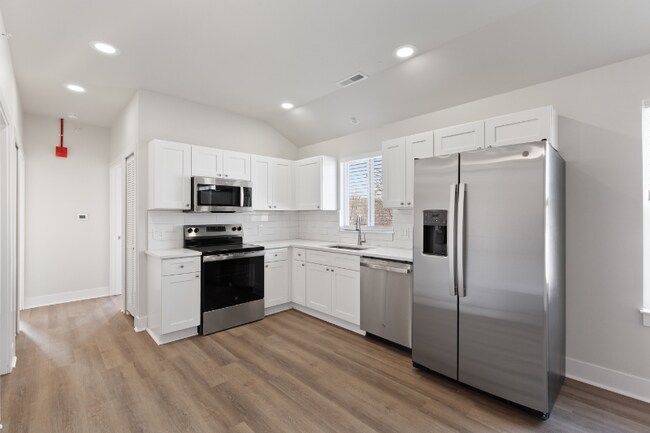 Foto del edificio - 1215 Corporate Dr