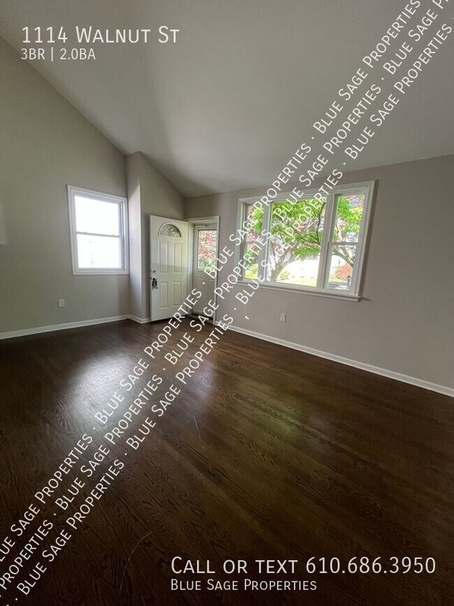Foto del edificio - Beautifully rehabbed 3 bedroom/2 bath home...