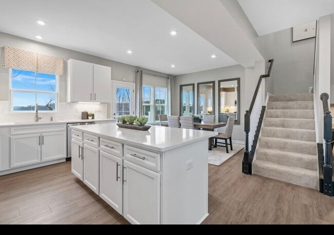 Building Photo - 107 Leah Dr