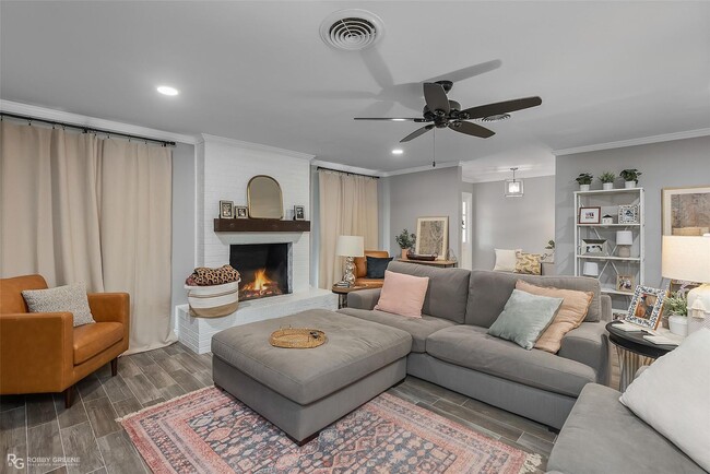 Foto del edificio - Beautiful Spacious home 5bd/3BA 2545sf on ...
