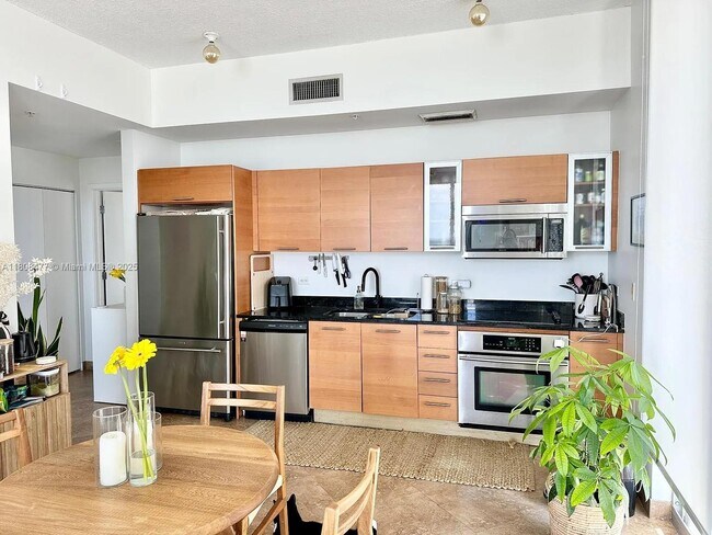 Foto del edificio - 3470 E Coast Ave