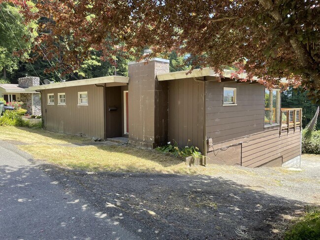 Building Photo - 39 E 15th St