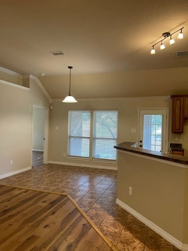 Building Photo - Beautiful 3/2 in Westover Village