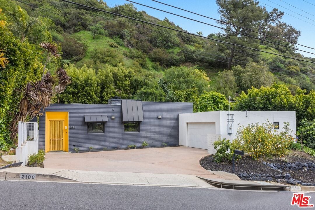 Foto principal - 2100 Roscomare Rd