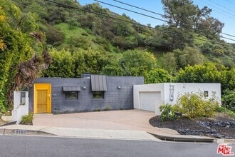 Building Photo - 2100 Roscomare Rd