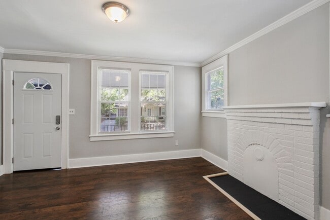 Building Photo - 1334 E Waldburg St