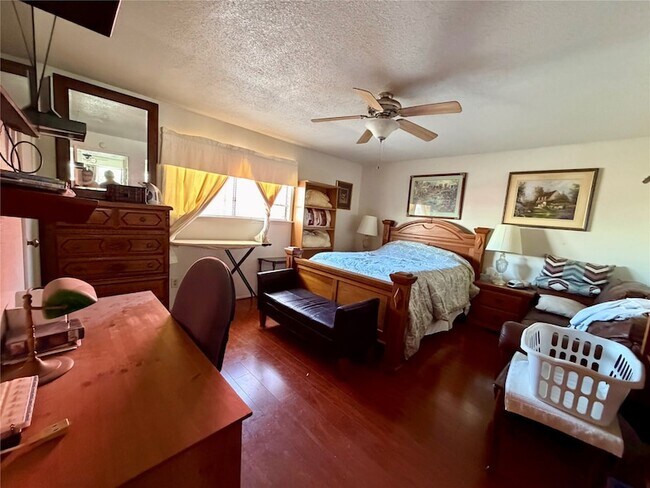 Building Photo - 6701 Sands Point Dr
