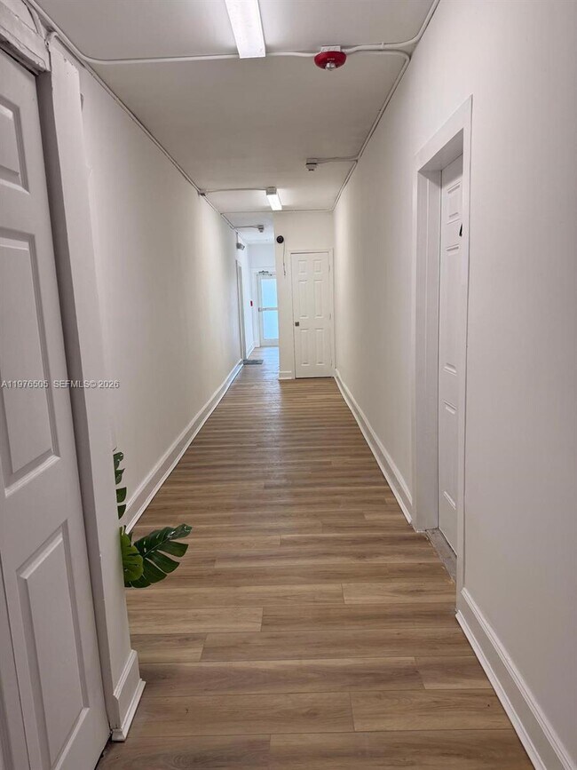 Foto del edificio - 337 SW 10th Ave