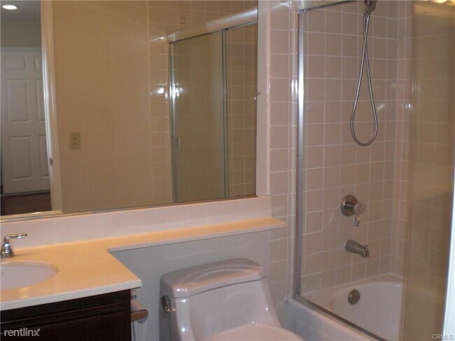 Building Photo - 3 br, 2.5 bath Condo - 86 N Allen Ave Unit 10