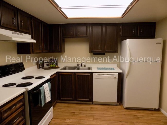 Foto del edificio - Great Upstairs Condo in Fairway Community