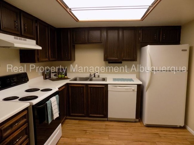 Building Photo - Great Upstairs Condo in Fairway Community