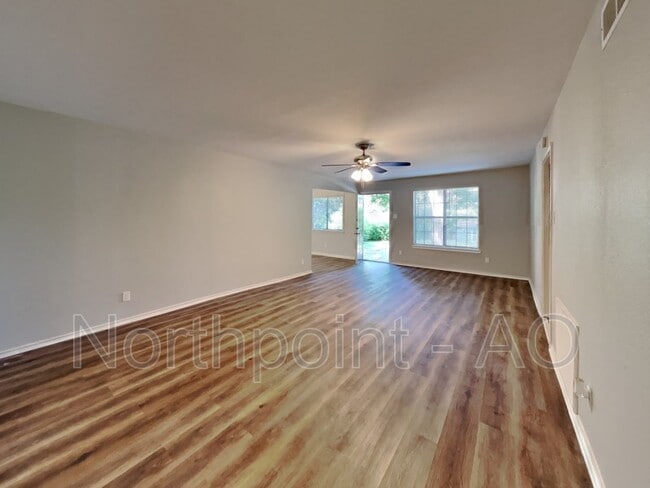 Building Photo - 500 Rockcreek Dr